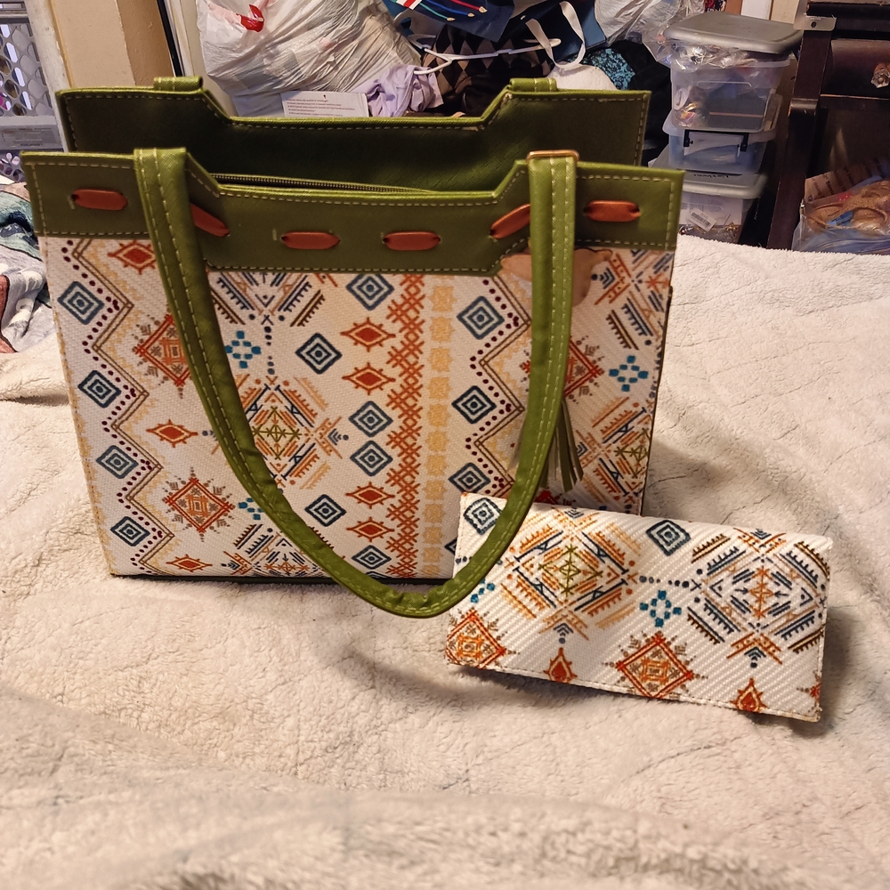 Stylish Green and Multicolor Patterned Women's Bag Set